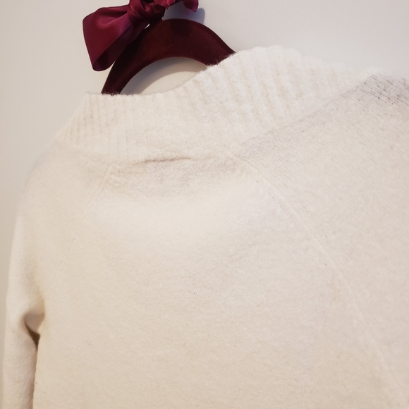 Minimalist Jacob Off-White Sweater Scoop neck Long Sleeve Winter Autumn Simple - Picture 7 of 13